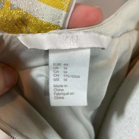 🤩3 for $30 Bundle Deal🤩
H&M metallic cutout dress - Picture 8 of 9